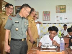 Kodam XIII/Merdeka Jalankan Program Makan Bergizi Gratis Secara Perdana
