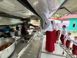 Dukung Asta Cita Presiden, Satgas Madago Raya terus Berikan Asupan Makan Bergizi Gratis di Poso